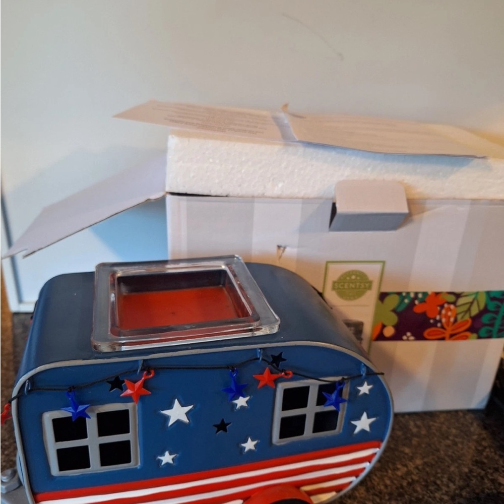 Scentsy Stars and Stripes Camper Wax Warmer